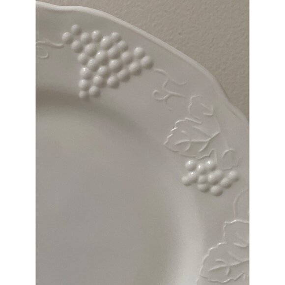 Dinner Plate Dish White Milk Glass Grapes Leaves Replacement 2 Vintage - Picture 5 of 8